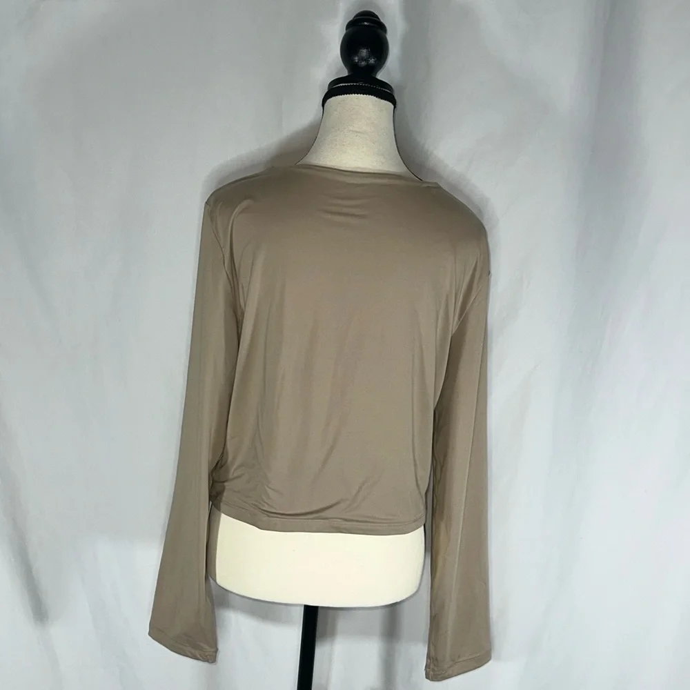 Reoria Long Sleeve Cropped Top in Nude Size XXL - Picture 5 of 9